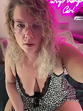 Snapshot of CurvyAnonymousGirl89 chatting on 11/13/25, 05:45 CurvyAnonymousGirl89 online show from 11/13/25, 05:45