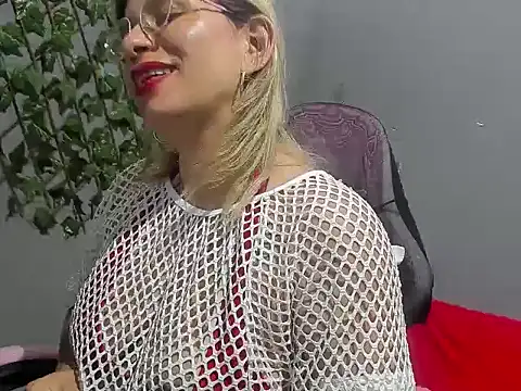 Snapshot of sexy_bigboooty chatting on 12/05/24, 07:05 sexy bigboooty online show from 12/05/24, 07:05