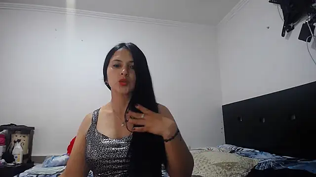 princehermosa44 online show from 05/17/26, 07:54