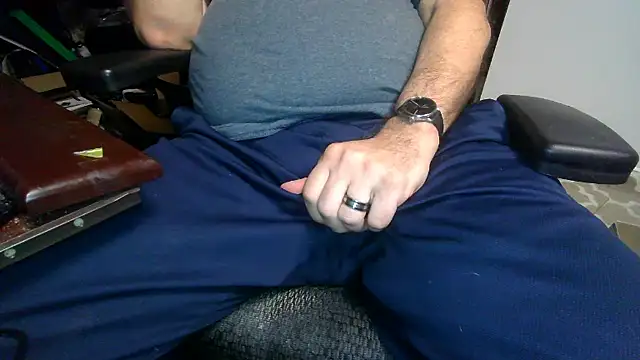 Snapshot of thickdaddy59 chatting on 03/06/25, 04:41 thickdaddy59 online show from 03/06/25, 04:41