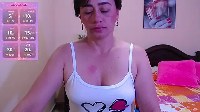 Snapshot of sara_florez1 chatting on 10/05/25, 12:14 sara florez1 online show from 10/05/25, 12:14