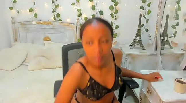 Snapshot of sophy__jones_ chatting on 01/20/25, 01:11 sophy jones online show from 01/20/25, 01:11