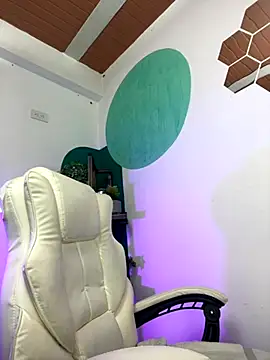 Snapshot of LollaByer chatting on 11/15/25, 11:10 LollaByer online show from 11/15/25, 11:10