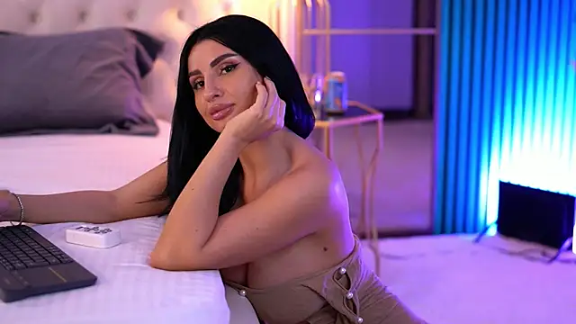 IsabelleHunt online show from 02/10/25, 02:59