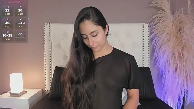 Julia Martinez  online show from 06/22/26, 04:15