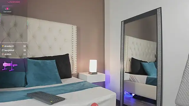 Julia Martinez  online show from 07/28/26, 12:48