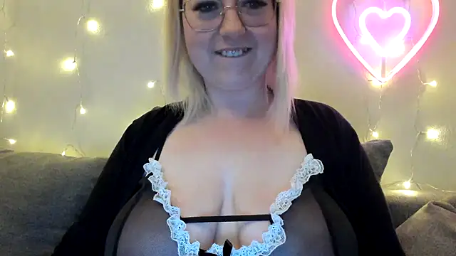 Lillyloo  online show from 12/12/24, 05:42