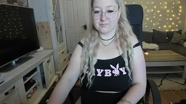 Lillyloo  online show from 10/06/25, 03:48