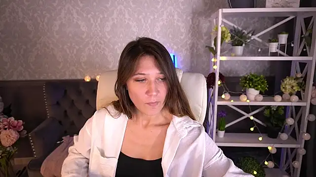 DreamyLinaa online show from 12/13/24, 12:17