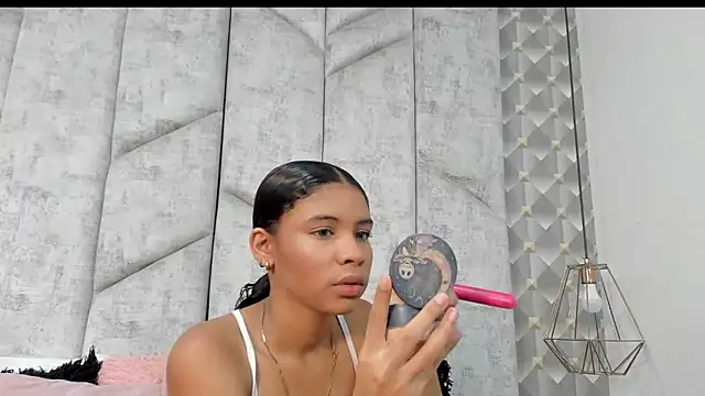 AshleyHill2 online show from 12/14/25, 04:40