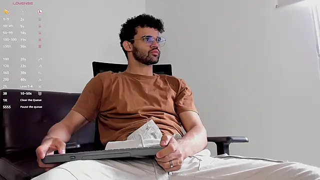 andrewChris  online show from 10/28/25, 02:31