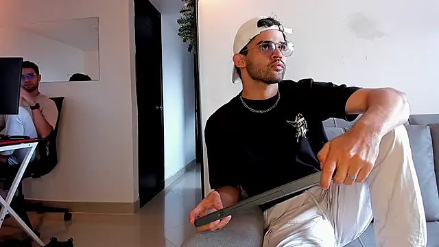 Snapshot of andrewChris_ chatting on 12/15/25, 06:45 andrewChris online show from 12/15/25, 06:45