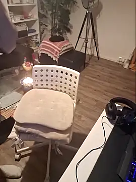 Snapshot of DaWoD030 chatting on 12/19/24, 09:06 DaWoD030 online show from 12/19/24, 09:06