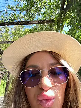 Snapshot of KiraRosse chatting on 09/14/25, 09:52 KiraRosse online show from 09/14/25, 09:52