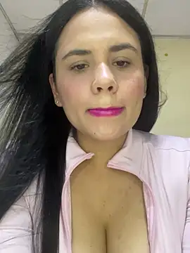 Leyna Kenet online show from 05/17/26, 01:36