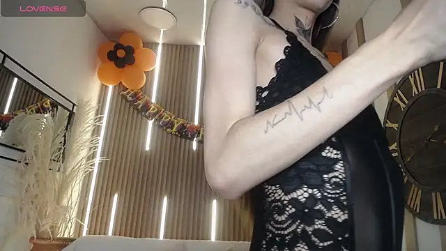 Snapshot of Aniie_Doll chatting on 10/15/25, 08:42 Aniie Doll online show from 10/15/25, 08:42
