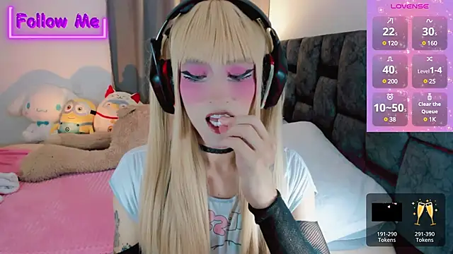 Snapshot of Kirmyy_ chatting on 03/10/25, 10:45 Kirmyy  online show from 03/10/25, 10:45