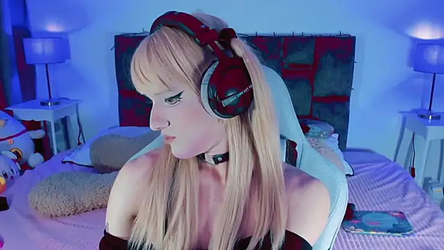 Snapshot of Kirmyy_ chatting on 09/19/25, 02:13 Kirmyy  online show from 09/19/25, 02:13