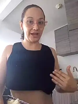 nicolle milf1978 online show from 06/10/26, 12:48