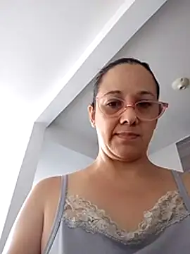 nicolle milf1978 online show from 07/05/26, 12:56