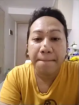 Snapshot of playtimesussy69 chatting on 10/05/25, 03:32 playtimesussy69 online show from 10/05/25, 03:32