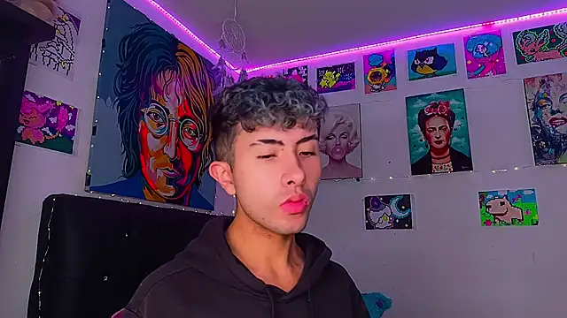 Snapshot of Noah_Xitruxx chatting on 03/08/25, 06:10 Noah Xitruxx online show from 03/08/25, 06:10