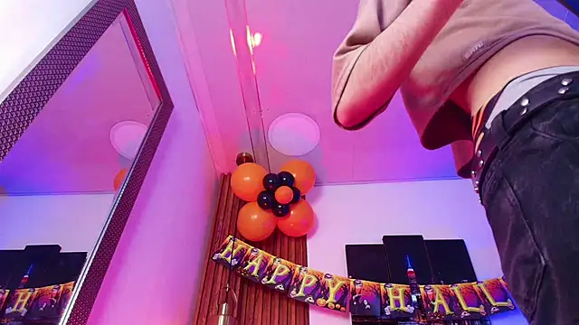 Snapshot of Noah_Xitruxx chatting on 10/09/25, 03:15 Noah Xitruxx online show from 10/09/25, 03:15