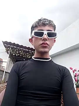 Snapshot of Noah_Xitruxx chatting on 10/09/25, 03:32 Noah Xitruxx online show from 10/09/25, 03:32