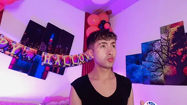 Snapshot of Noah_Xitruxx chatting on 10/13/25, 02:22 Noah Xitruxx online show from 10/13/25, 02:22