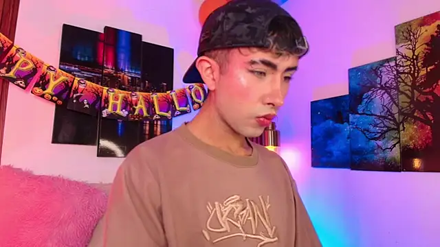 Snapshot of Noah_Xitruxx chatting on 10/16/25, 03:18 Noah Xitruxx online show from 10/16/25, 03:18