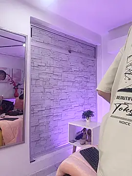 Snapshot of Noah_Xitruxx chatting on 10/17/25, 03:20 Noah Xitruxx online show from 10/17/25, 03:20