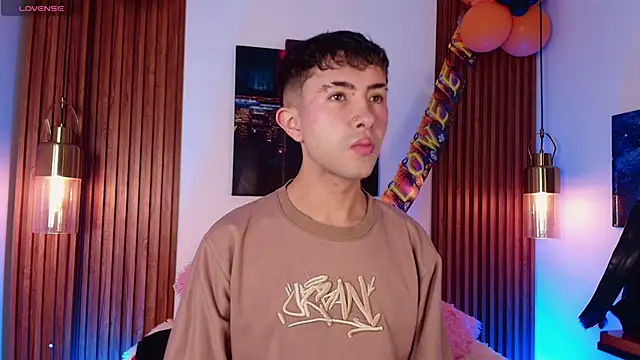 Snapshot of Noah_Xitruxx chatting on 10/23/25, 02:44 Noah Xitruxx online show from 10/23/25, 02:44