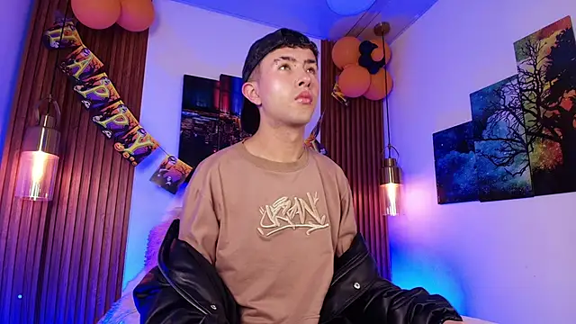 Snapshot of Noah_Xitruxx chatting on 10/28/25, 02:48 Noah Xitruxx online show from 10/28/25, 02:48