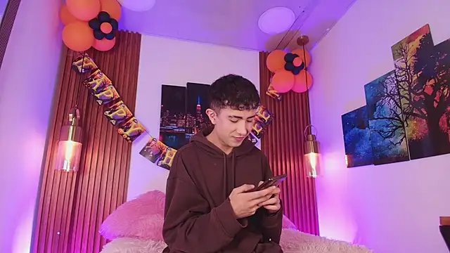 Snapshot of Noah_Xitruxx chatting on 11/04/25, 03:16 Noah Xitruxx online show from 11/04/25, 03:16