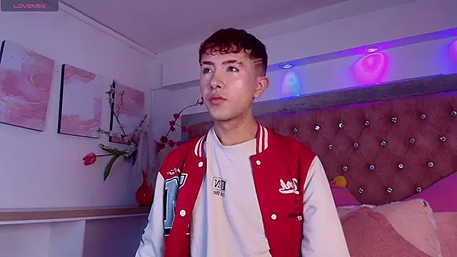 Snapshot of Noah_Xitruxx chatting on 11/12/25, 01:11 Noah Xitruxx online show from 11/12/25, 01:11