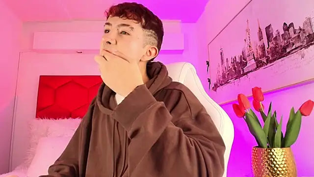 Snapshot of Noah_Xitruxx chatting on 12/01/25, 01:05 Noah Xitruxx online show from 12/01/25, 01:05