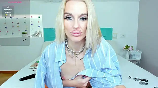 Lana kitty   online show from 12/13/24, 11:06