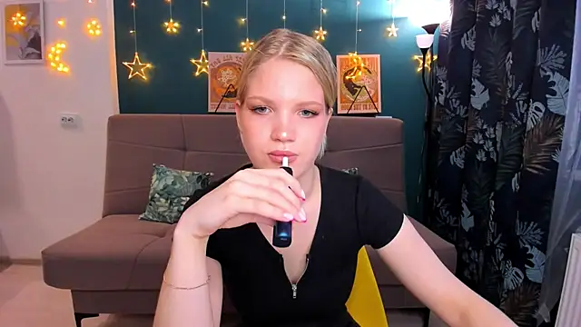 Xloe Queen online show from 03/16/25, 01:27