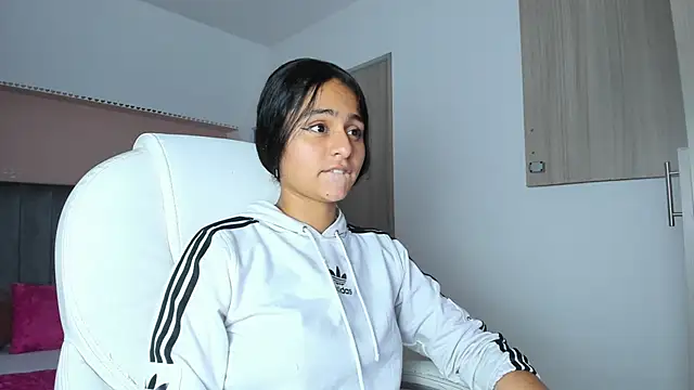 Giselle Roldan online show from 09/13/25, 04:01