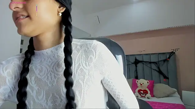 Giselle Roldan online show from 10/25/25, 08:03