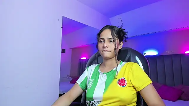 Giselle Roldan online show from 06/18/26, 02:34