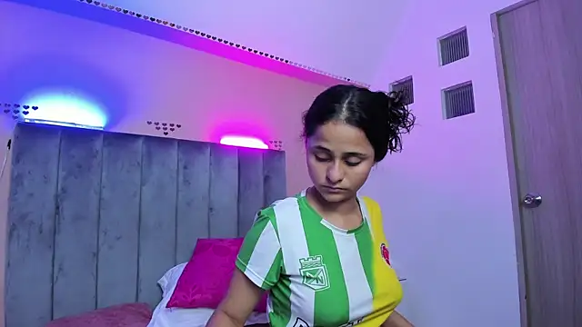 Giselle Roldan online show from 06/18/26, 09:14