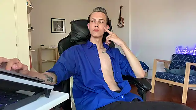 Den BlueXx online show from 12/11/24, 08:07