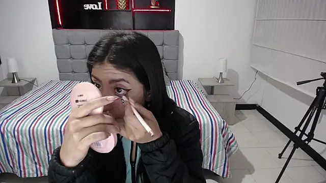 Angela Diaz  online show from 12/11/24, 11:30