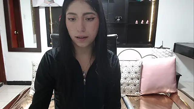 Angela Diaz  online show from 12/30/24, 01:03