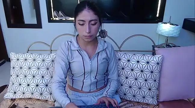 Angela Diaz  online show from 01/04/25, 03:28