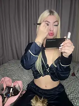 Snapshot of Cute_Barbieee_ chatting on 12/12/24, 12:38 Cute Barbieee online show from 12/12/24, 12:38