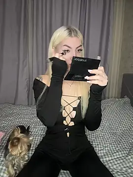 Snapshot of Cute_Barbieee_ chatting on 12/16/24, 05:33 Cute Barbieee online show from 12/16/24, 05:33