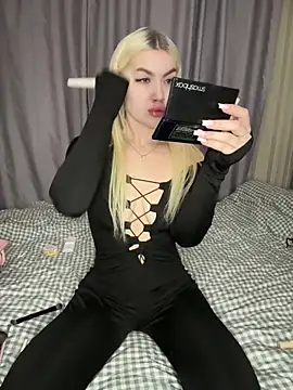 Snapshot of Cute_Barbieee_ chatting on 12/19/24, 01:18 Cute Barbieee online show from 12/19/24, 01:18