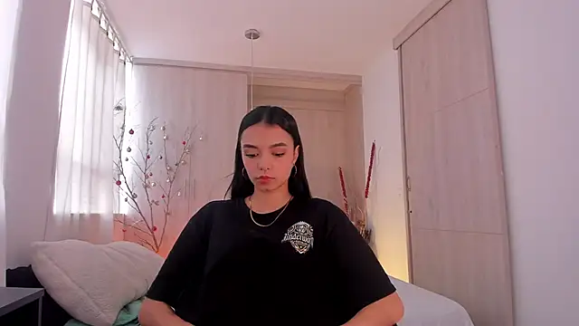 AnabelWolf online show from 12/17/24, 07:26